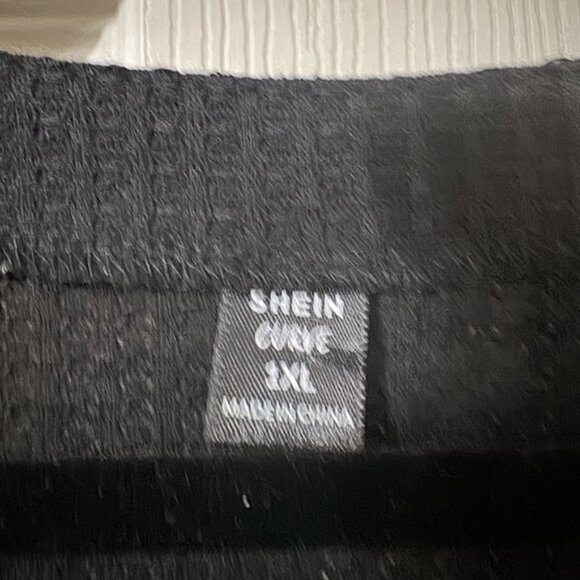 SHEIN Black Button-Down Women's Shirt waffle style 1XL - Picture 3 of 3